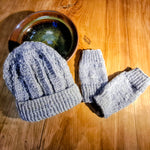Load image into Gallery viewer, wool hat &amp; Wrist warmers
